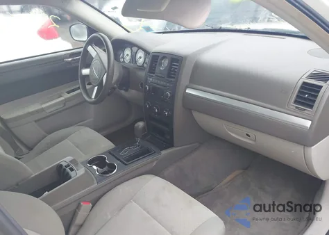 2008 Chrysler 300 Lx z USA, uszkodzony, nr VIN 2C3KA43R98H165743